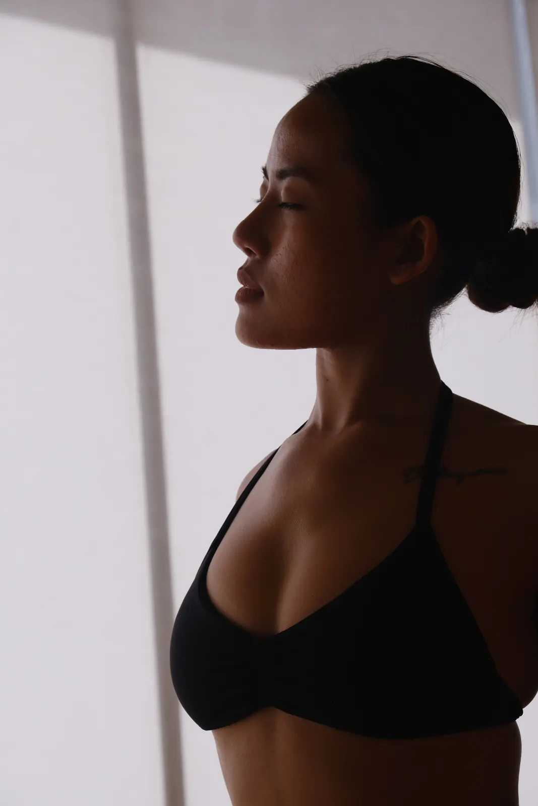 Huỳnh Thị Kiều Thoa, female personal trainer in Vietnam, profile silhouette